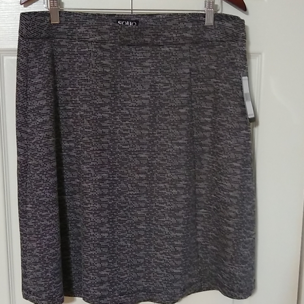Soho geometric  knee length skirt  size la…